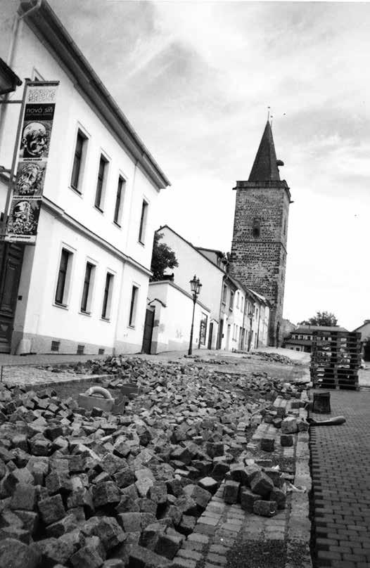 dláždění.