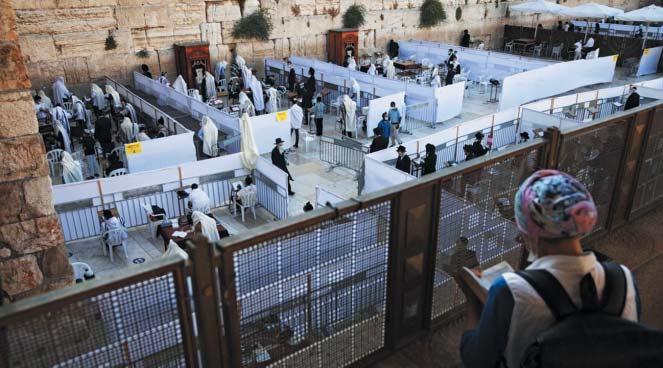 VÌSTNÍK 8/2020 21 IZRAEL: O bílém privilegiu Pokud jste se jako ètenáøi tìšili, že jednou to skonèit musí a na této stranì bude i jiné téma než korona, máte smùlu.