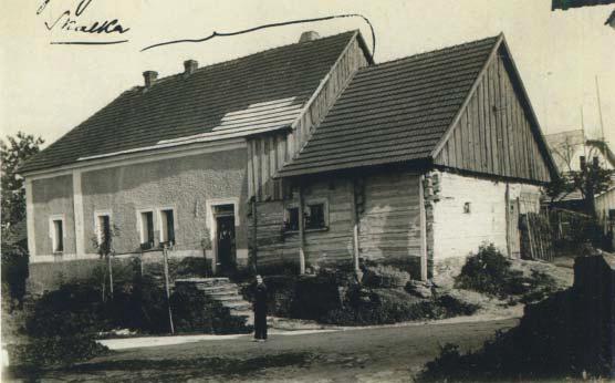 Jedním z historikù-památkáøù, kteøí zásadnì pøispìli ke kvalitnímu zpracování daného tématu, je bezesporu Jaroslav Klenovský.