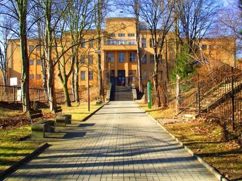 cz, sekretariat@szsvzs.cz Cizí jazyky: AJ, NJ, L WWW: www.szsvzs.cz Poznámka ke škole: Dny otevřených dveří: pracoviště Ústí nad Labem: 09. 11. 2020, 07. 12. 2020, 11. 01. 2021, 15. 02.