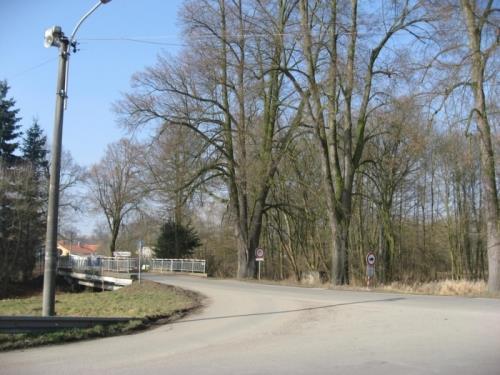 32 Rekonstrukce mostu ve směru na Žilov V tomto roce došlo k rekonstrukci mostu přes říčku Bělou.