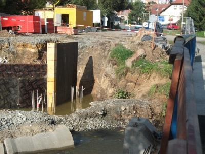 Ad2) rekonstrukce určitě není velikášsky pojatá, buďme rádi, že se v době úspor včas najdou peníze na celkovou rekonstrukci.
