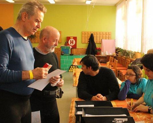 Připravili jsme několik her, například přenášení míčku na lžíci, hod šiškami nebo hod kroužkem na tyčku," upřesňuje vedoucí skupiny.