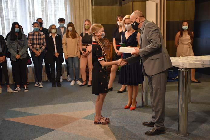 slavnostní zahájení školního roku Dlouholetou tradici se nám i přes všechna epidemiologická opatření podařilo dodržet a nové žáky jsme slavnostně přivítali v prostorách poděbradské radnice.