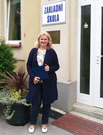 ROZHOVOR KAŽDÁ TŘÍDA JE ÚPLNĚ JINÁ Již sedmnáct let působí Mgr. Ludmila Koktanová na Základní škole a Mateřské škole Zdiby. Zpočátku jako učitelka, nyní již dlouhodobě jako ředitelka.