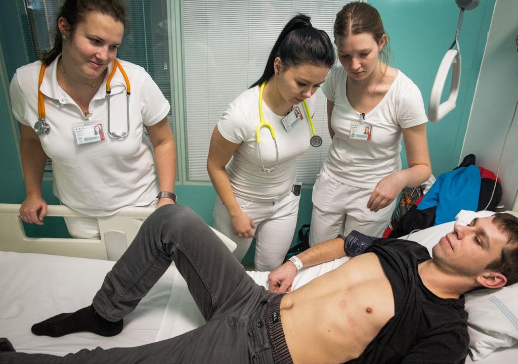 3.1 Léčebná péče ZÁKLADNÍ DATA ZA PRACOVIŠTĚ 2010 2011 2012 2013 2014 2015 2016 2017 2018 2019 Z TOHO AMBULANCE (BODY) 848 999 687 909 219 803 972 039 821 979 549 034 1 069 514 766 1 138 949 247 1