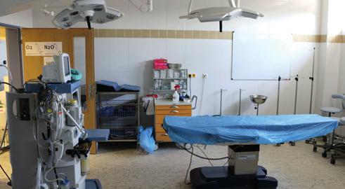 z.: životních funkcí umělou plicní ventilací.