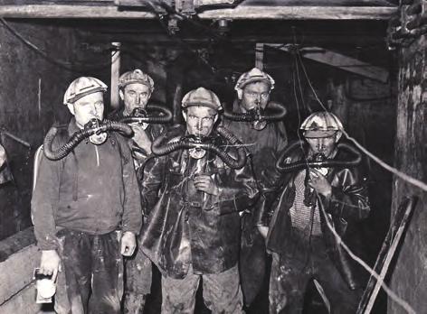 V dole není nic zadarmo, na všechno musíte dávat pozor, protože je tam spousta nebezpečí. Když jsme sjeli klecí do šachty, tak jsme museli jít ještě kilometr a půl, než jsme přišli na své pracoviště.