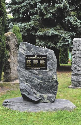 z Říká se, že horníci jsou tvrdí chlapi. To větší tetování na Vaších rukách o něčem vypovídá? Pomník obětem důlního neštěstí, který se nalézá v hornickém skanzenu Mayrau ve Vinařicích.