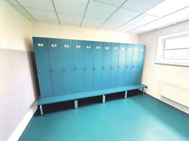 skříňky na oblečení, nové lavice, nové skříňky na cennosti či vysoušeče vlasů. Rekonstrukce si vyžádala cca Vtipy 2 500 000 Kč.