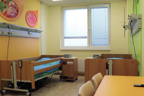 Pobyt v nemocnici nemusí být jen nepříjemným zážitkem Stanice větších dětí prošla v nedávné době významnou rekonstrukcí Dnes je obecným trendem hospitalizovat děti i dospělé pacienty co možná nejméně