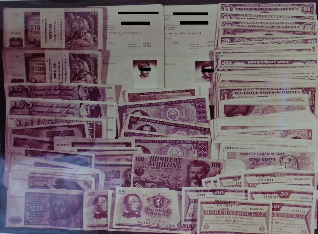 Valuty, bankovky a tuzexové bony zajištěné při domovní prohlídce, zdroj: ABS,