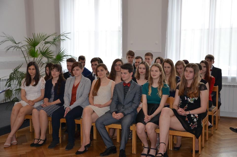 12. Seznam absolventů gymnázia ve školním roce 2018/2019 Třída 8. A Třídní učitelka: Mgr.