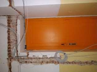 Kompletní revize elektrorozvodů na chodbách a v původní sborovně V jarním období (březen červen) byly v Rychnovské 216 zahájeny práce, které nesnesly odklad.