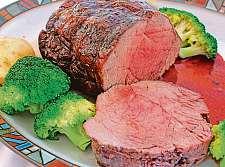 Solíme a pepříme až po upečení! Chateaubriand (čti šatobriján) Krvavý steak Chateaubriand s přílohou.
