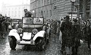 března 1939 odjeli prezident Hácha a ministr zahraničí Chvalkovský vlakem do Berlína, aby s Adolfem Hitlerem dojednali nějakou obdobu samostatného státu po odtržení Slováků. Brzy ráno druhého dne 15.
