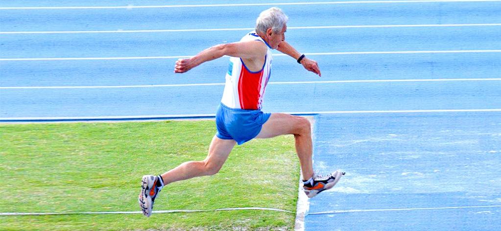 PŘÍBĚH NEJRADĚJI BYCH BYL, KDYBY MĚ TREFILO NA ATLETICKÉ DRÁZE, říká se smíchem čtyřiaosmdesátiletá legenda šumperské atletiky Květoš Vykydal Středoškolský učitel, sportovec, atlet, Květoslav Vykydal