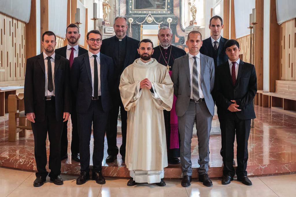 OTEC BISKUP ZHODNOTIL ČINNOST Diecézně-misijního semináře Redemptoris Mater Mons. Vlastimil Kročil podepsal 26.