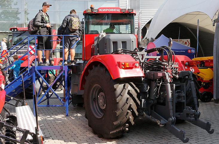 měrně liší, což spolu s mohutností Kirovců přirozeně přitahovalo pozornost také návštěvníků Země živitelky.