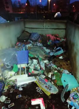 Trávu, kterou občané uloží do kontejneru vozíme na kompostárnu, není přijatelné, aby byl obsah kontejneru takto znehodnocen.
