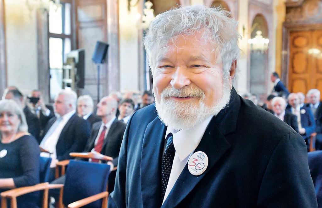Katolický týdeník / 15. 28. prosince 2020 Rozhovor / 13 Petr Pithart Opírat se o pojmy, a ne dojmy PETR PITHART je jméno, které českou společnost provází a ovlivňuje dlouhá desetiletí.