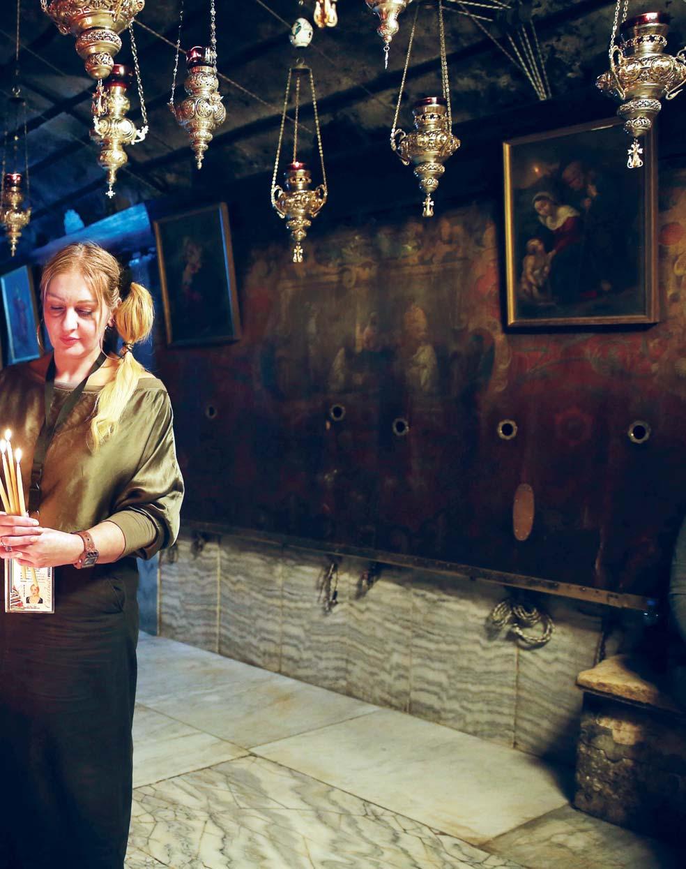 Během staletí si město vytvořilo zvláštní slavnosti a přitáhlo každoročně tisíce poutníků a turistů, aby zde svátky oslavili ve společenství s místními křesťany.