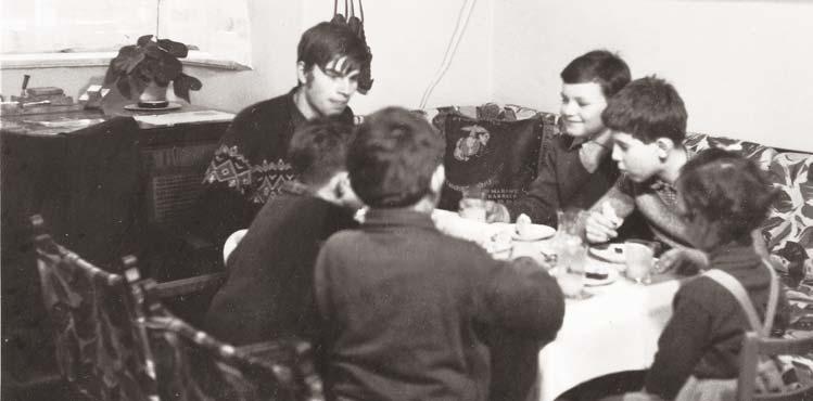 Krčí se mezi mohutnými paláci Strozzi a Corsini, na jednom z nejníže položených florentských míst. I proto byl tak silně poškozen záplavami v roce 1966.