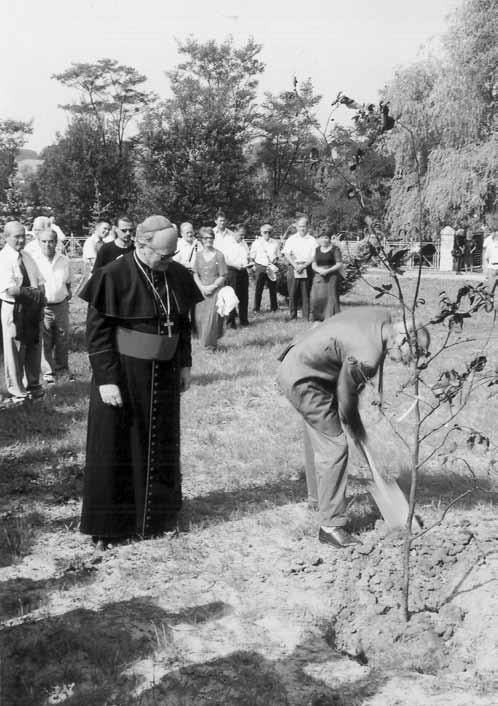 František Václav Lobkowicz, za početnou skupinu přítomných německých rodáků p. Engelbert 6 Další miléniové lípy (č.