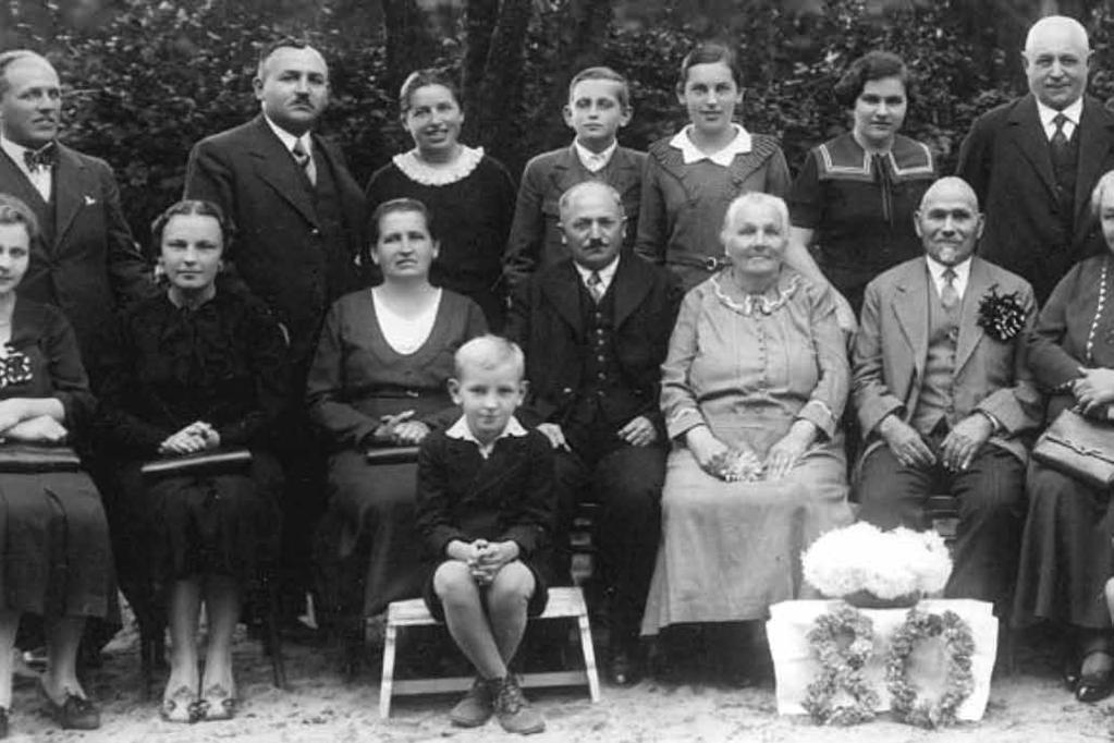 Hadinka Ostrava 1935. Rodina Gajowski při 80. jubileu otce Karla Gajovského.