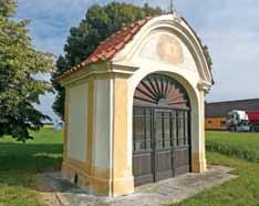 Při sondážním průzkumu omítek kaple v roce 2006 byla nalezena původní malířská výzdoba na omítkách v exteriéru a interiéru.