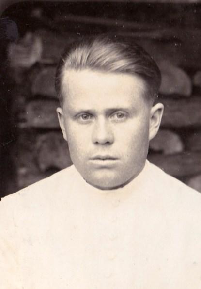 Propuštěn byl 8. února 1952, ale nadále byl zbaven občanských práv. Pracoval ve slévárně Šmeralových závodů v Brně. Mše svaté sloužil soukromě v kapli kostela v Šaraticích.