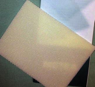 Nanovlákenná PCL struktura vyrobená elektrospinningem je velice podobná pars reticularis koria a proto je ideální k využití jako základny pro reparaci a regeneraci tkání.
