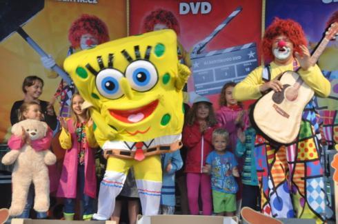 Děti bavil ALBERTÍK se svým programem, dospělí si mohli užít vystoupení kapely KABÁT BAND CV a večer se konala zábava v restauraci U Žida.