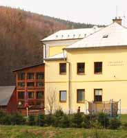Čtyři samostatné 1+kk (každá přes 30 m2) jednotky, dvou až čtyřlůžkové (max. 16 lůžek). Působivý interiér. Každý byteček s vlastním kuchyňským koutem (el.