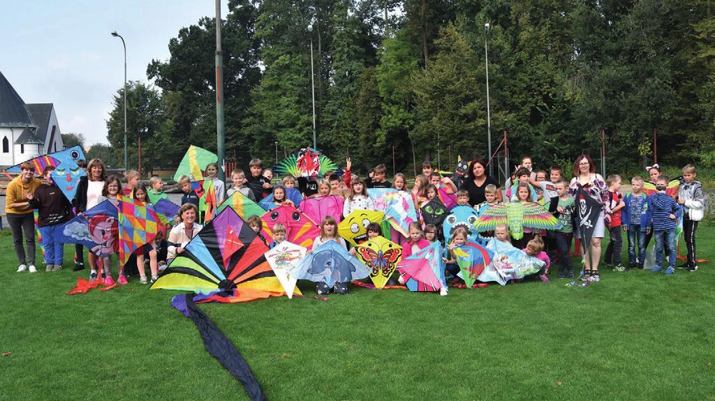 Při prohlídce stavení se pak děti dozvěděly, jak se dříve učilo, jaké školní pomůcky se používaly, jaká byla cesta do školy, co se jedlo a mnoho dalšího.