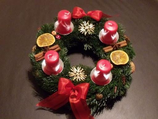 Advent Advent je období, které začíná čtyři neděle před Štědrým dnem. Datum začátku adventu není přesně určeno, obvykle začíná mezi 27. listopadem a 3. prosincem, v letošním roce začne advent již 29.