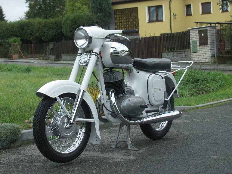 Nástupcem Jawy 250 typ 353 byla Jawa 250 typ 559. Oproti svému předchůdci dostal motocykl nový motor s výkonem 14 hp.