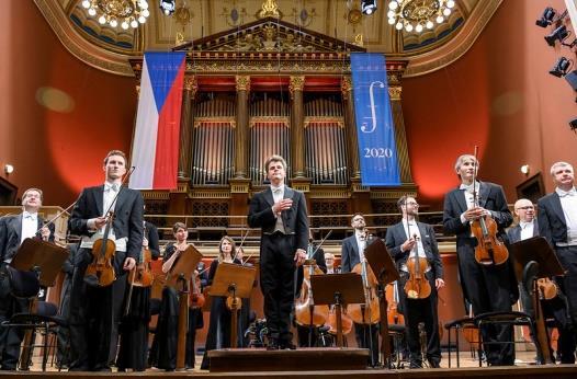 Hrůša s Českou filharmonií připravil provedení dvou pozdních Beethovenových kvartetů v úpravě pro smyčcový orchestr.