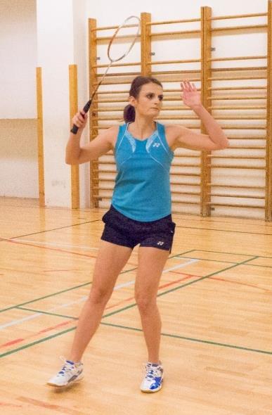 (Woodward, 2011) Obrázek 5 Sidestep Zdroj: archiv autorky V určitých situacích se hráč pohybuje i běžeckým krokem. To hlavně ve chvíli, kdy je v delší vzdálenosti od míče.