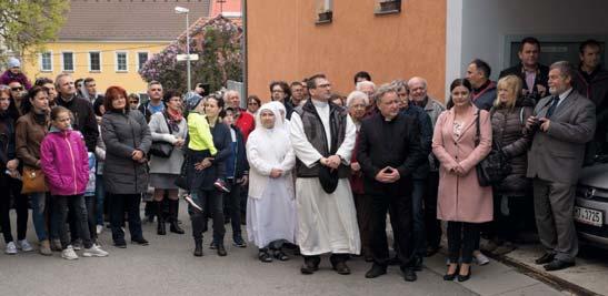 sv. Jana Pavla II. v prostoru před bazilikou. Socha by měla vyjádřit vděčnost a úctu k papeži, který Svatý Kopeček v květnu 1995 navštívil. Dne 8. září se uskutečnila XXIV.