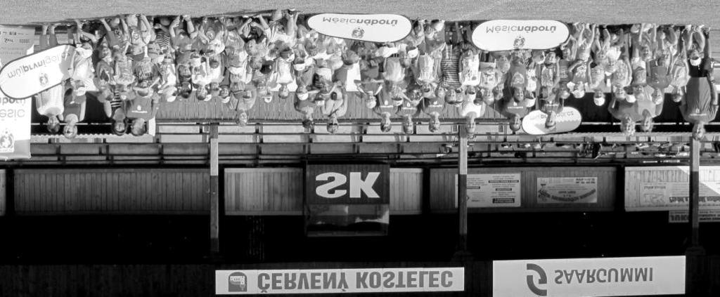 I NOVÁ TRIBUNA BUDE DÝCHAT Na fotbal tady chodí mraky lidí, atmosféra v Červeném Kostelci je zkrátka vyhlášená. Ale bohužel, tribuna v Červeném Kostelci už trochu přesluhuje.