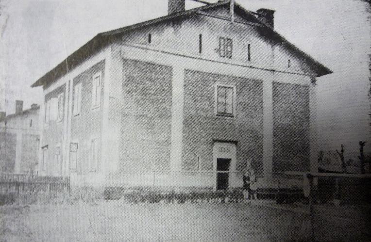 11) Jeden z domů kolonie