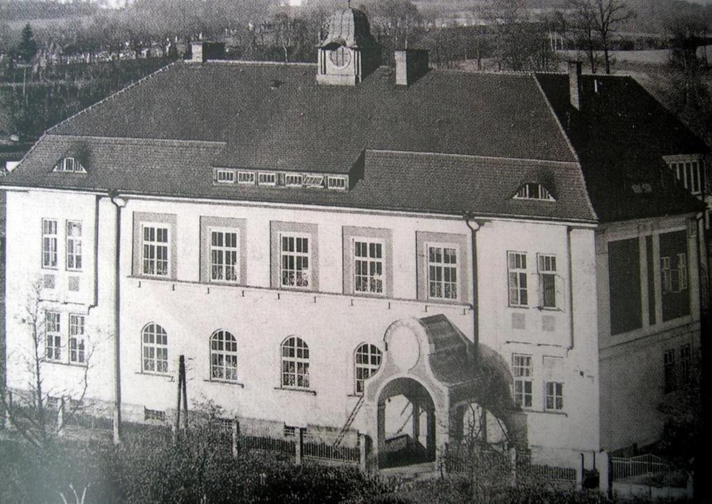 62) Dům pro děti v ulici