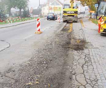 Kvůli probíhající opravě kanalizací na Karlově je zde doprava řízena semafory. Foto: Iva Horká Oprava kanalizace v ulici Karlov, tedy na výpadovce z města směrem na Brno, potrvá do 16. listopadu.