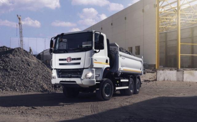 2. Nákladní automobil Tatra T158 8P6R33.341 Nákladní automobil Tatra T158 bude na stavbě sloužit k odvozu zeminy na skládku. Následně bude dovážet zeminu při zásypech okolo objektu.
