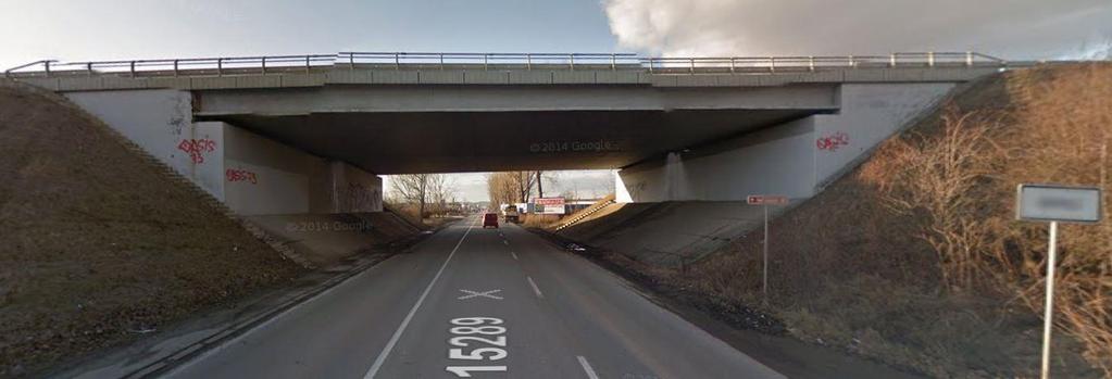A4 Podjezd dálničního mostu Po 50 m jízdy od odbočení bude souprava podjíždět most dálnice D1. Podjezdná výška mostu činí 5,4 m.