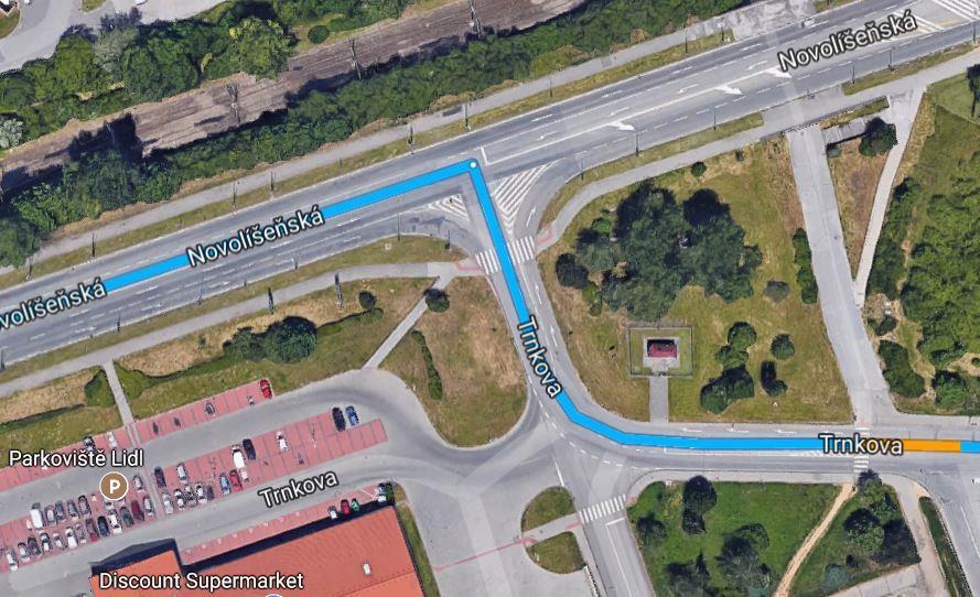 B2 Odbočení na ulici Novolíšeňská Vůz pokračuje 750 m po ulici Trnkova, poté odbočí vlevo na ulici Novolíšeňská.