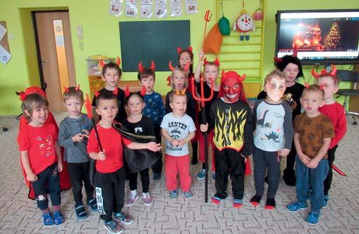 Zprávy z mateřské školy V letošním školním roce máme děti na obou budovách rozdělené na mladší a starší. Na Blanické paním učitelkám s dětmi pomáhá asistentka Lenka Nováčková.