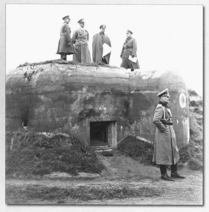 Obrázek č. 10. A. Hitler na střeše objektu 3/1146/A-140Z. Zdroj: J. LAKOSIL T.
