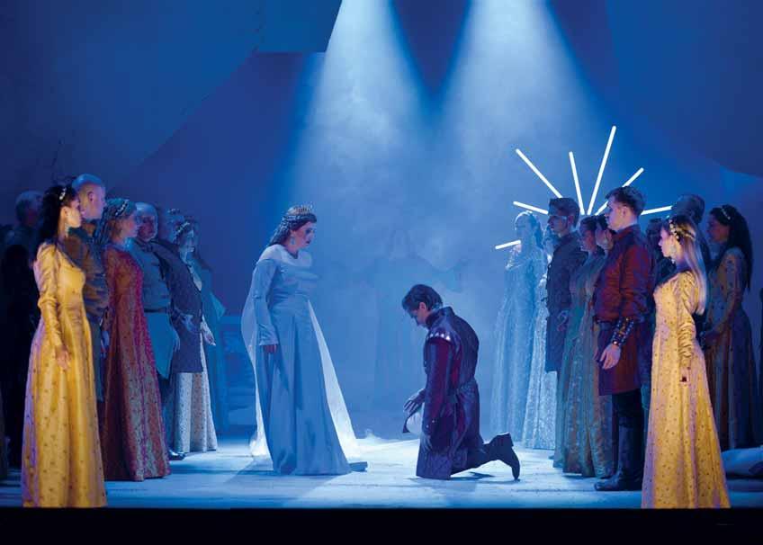 legendy Uvádíme ve francouzském originále s českými a anglickými titulky Uprostřed György Hanczár (Robert), Miloš Horák (Bertram), sbor opery NDM OPERA HUDEBNÍ NASTUDOVÁNÍ ADAM SEDLICKÝ DIRIGENT ADAM